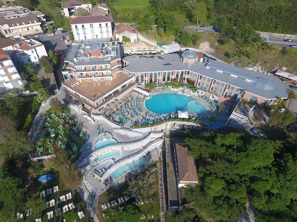 Hotel Terme Capasso 쿤투르시 외부 사진