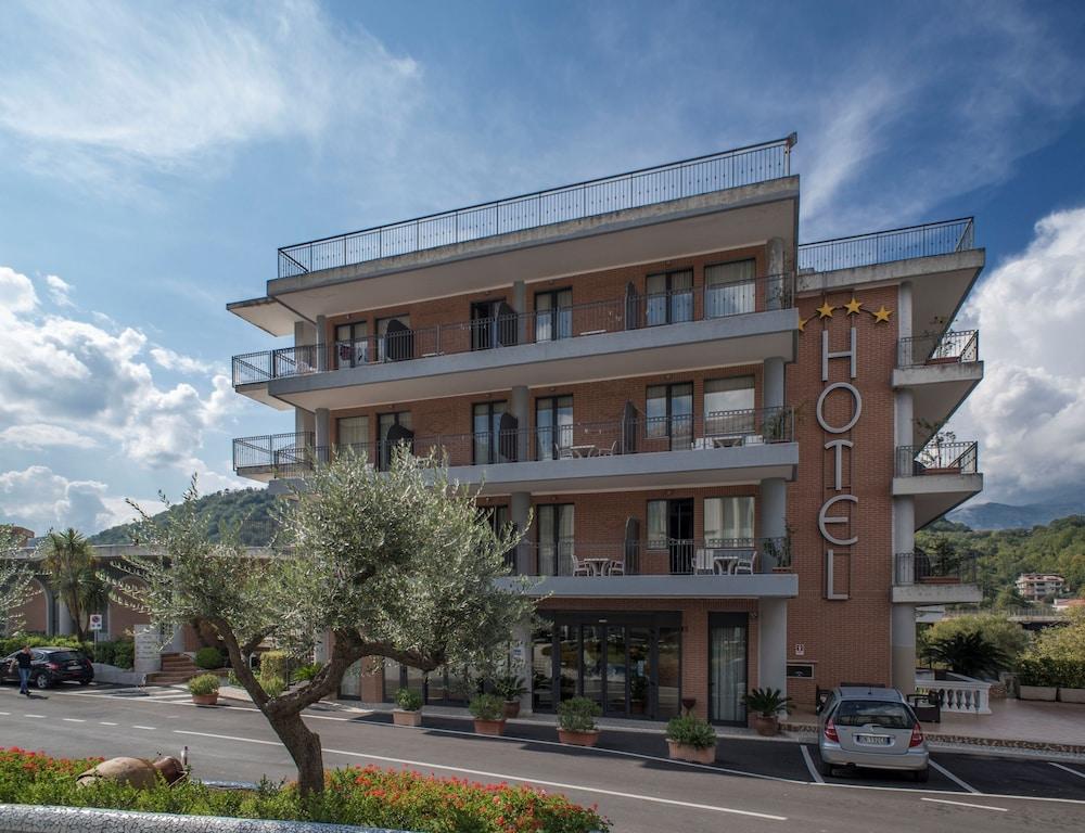 Hotel Terme Capasso 쿤투르시 외부 사진